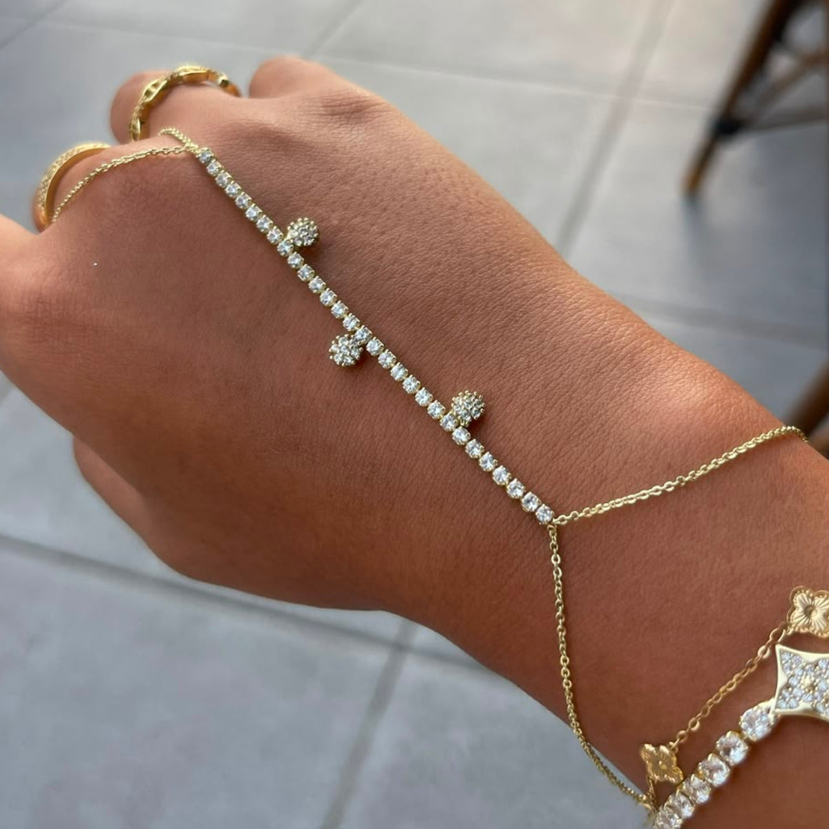 Sparkle circles hand chain
